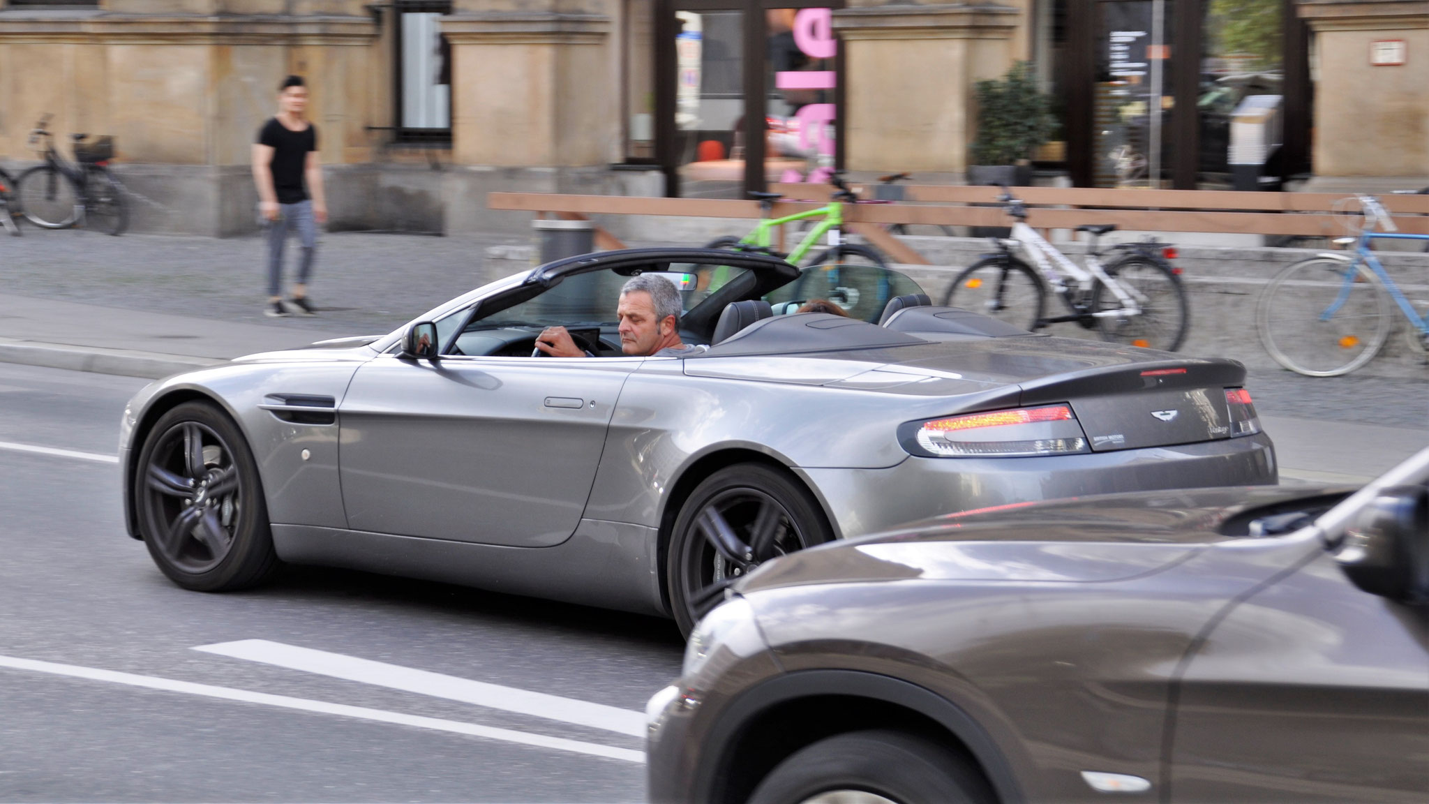 Aston Martin Vantage V8 Volante - BB272DJ (FRA)