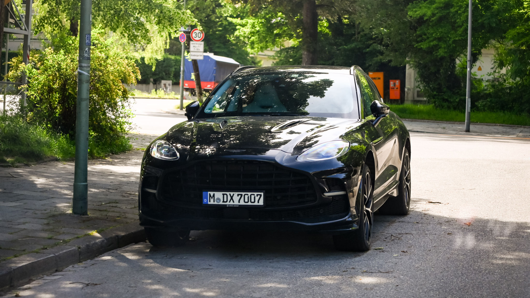 Aston Martin DBX 707 - M-DX7007