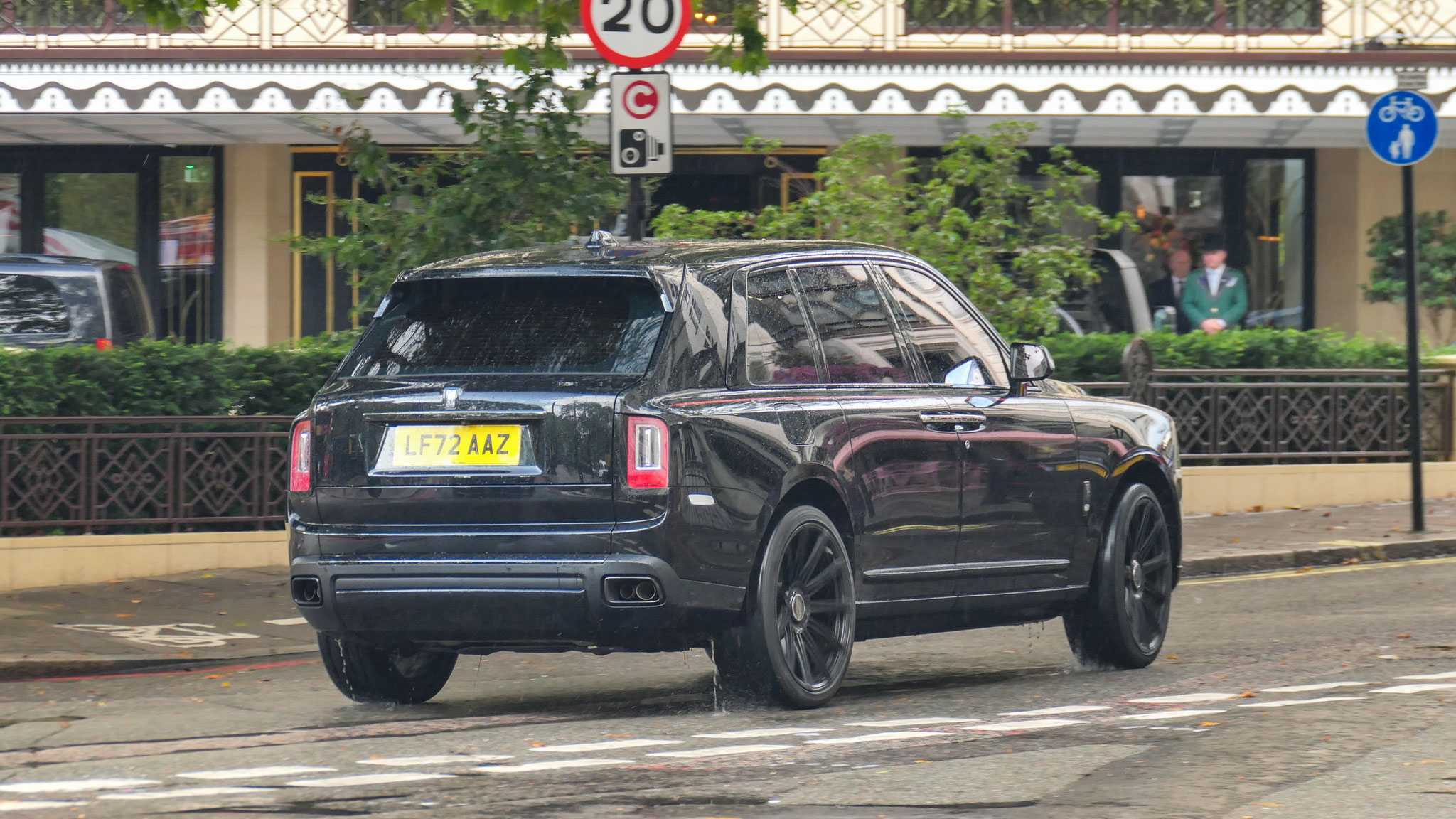Rolls Royce Cullinan - LF72AAZ (GB)