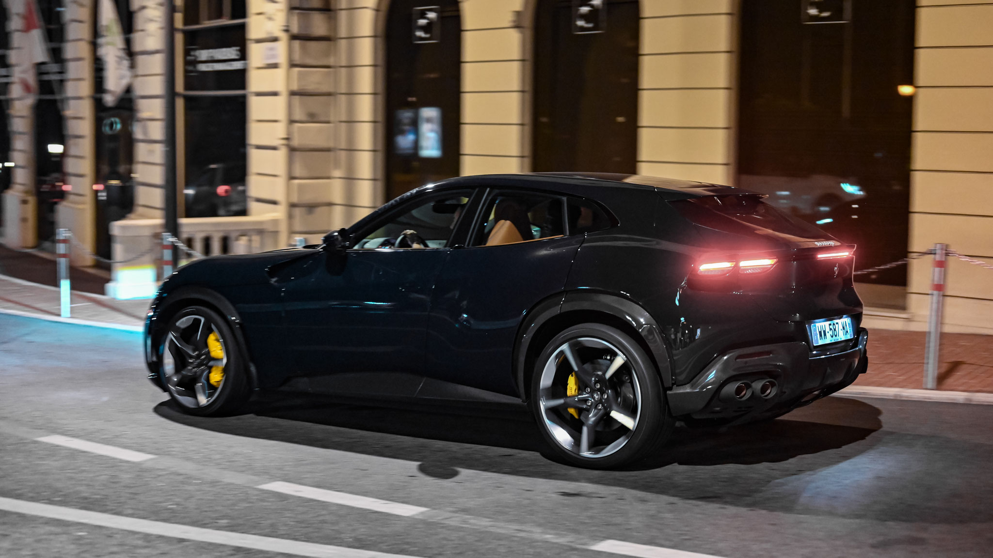 Ferrari Purosangue - WW587MA-69 (FRA)