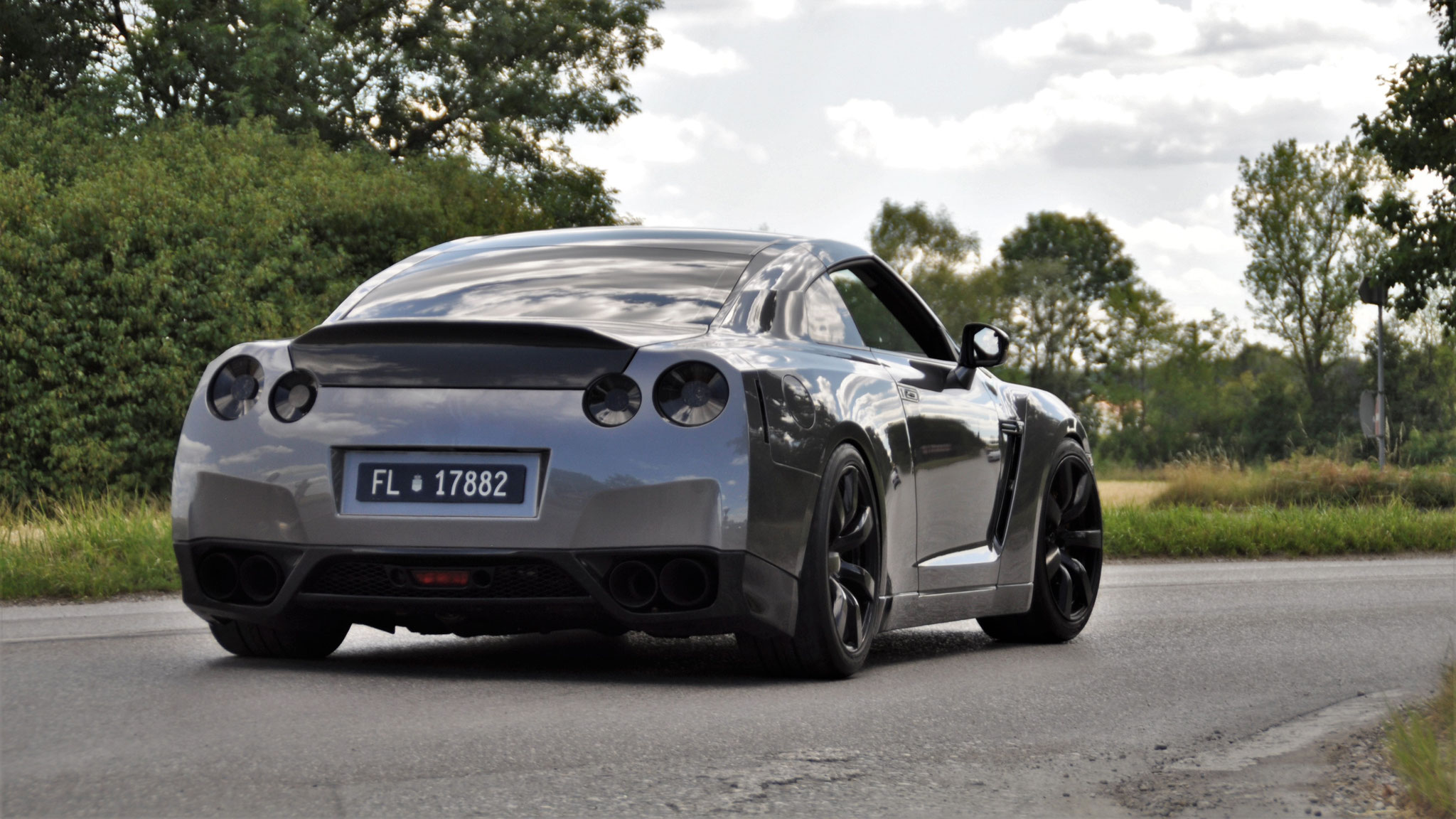 Nissan GTR - FL17882 (LIC)