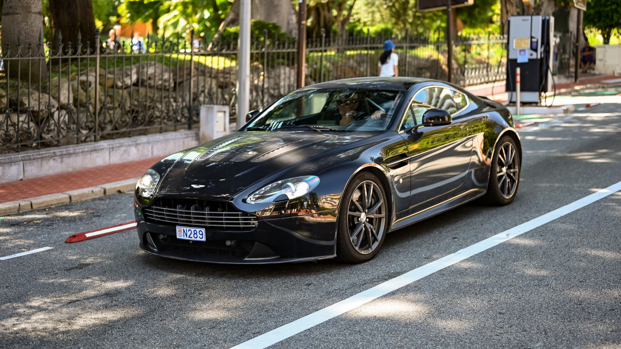 Aston Martin Vantage V12 - N289 (MC)