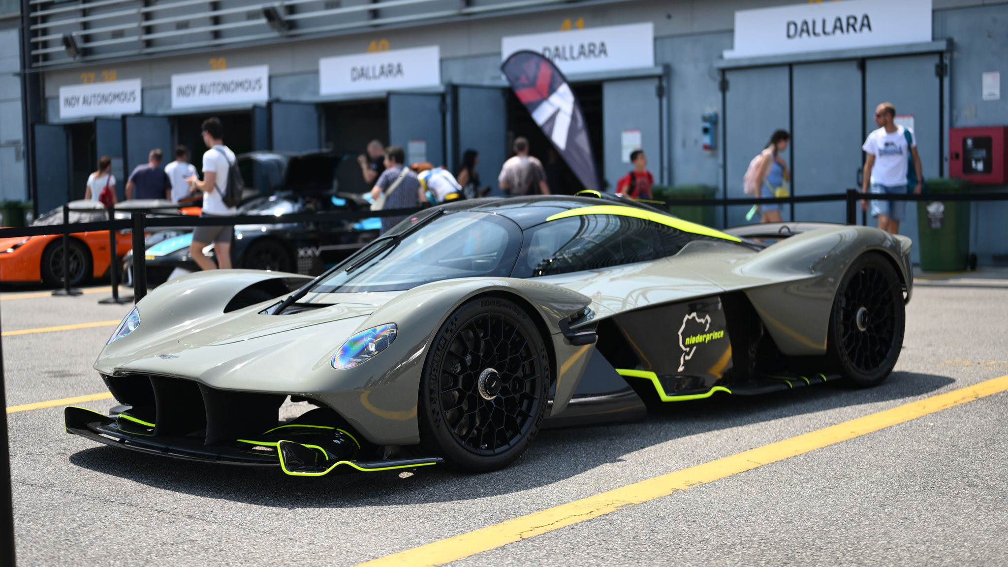 Aston Martin Valkyrie - GM888TK (ITA)