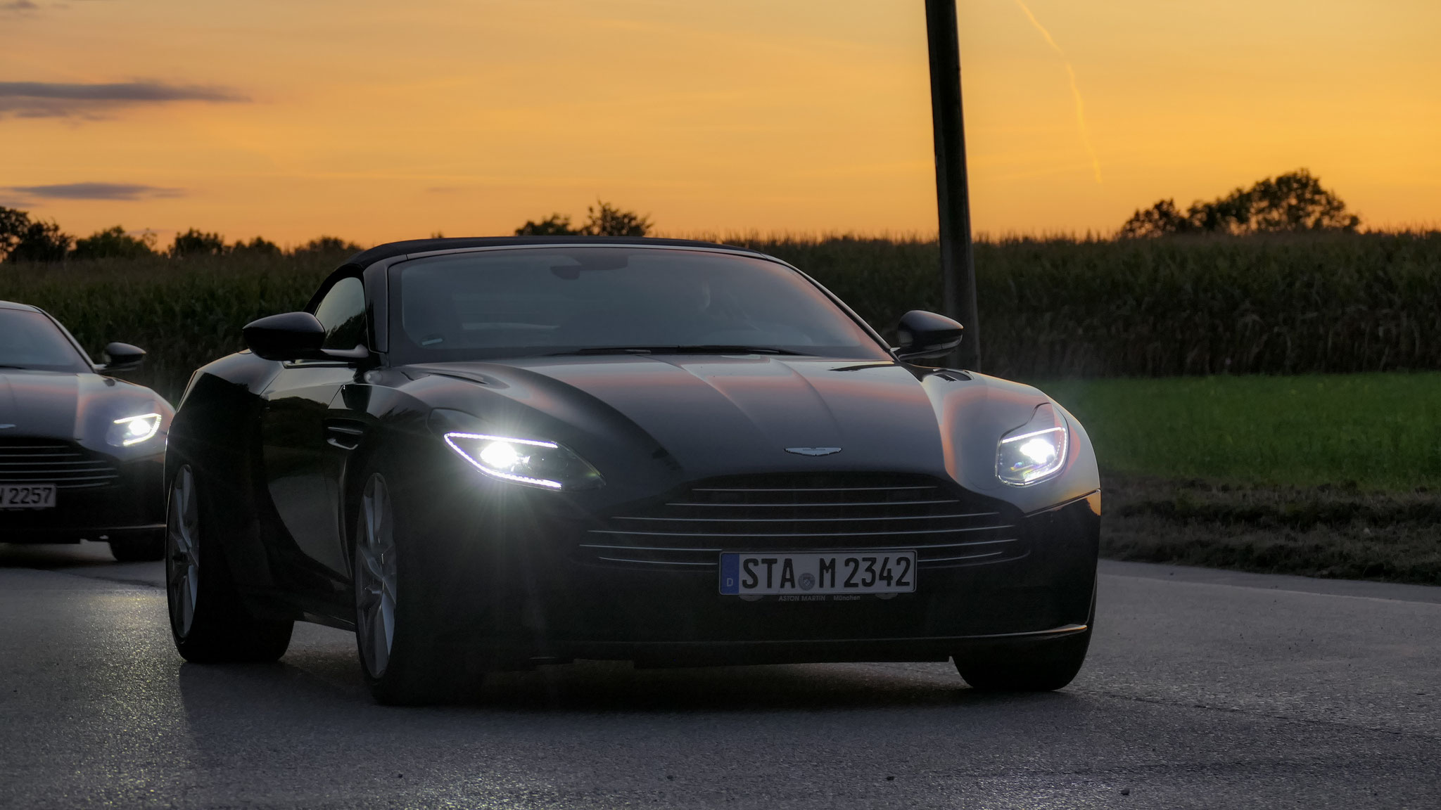Aston Martin DB11 Volante - STA-M2342