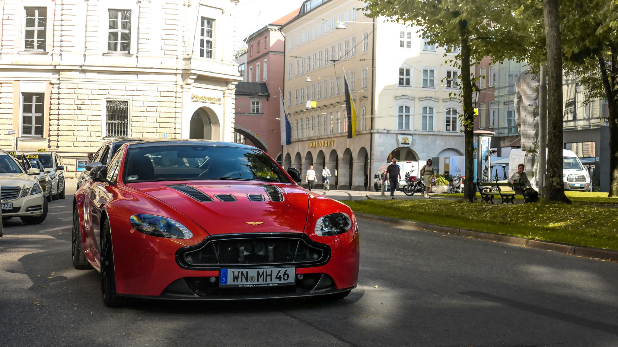 Aston Martin Vantage Volante V12 - WN-MH46