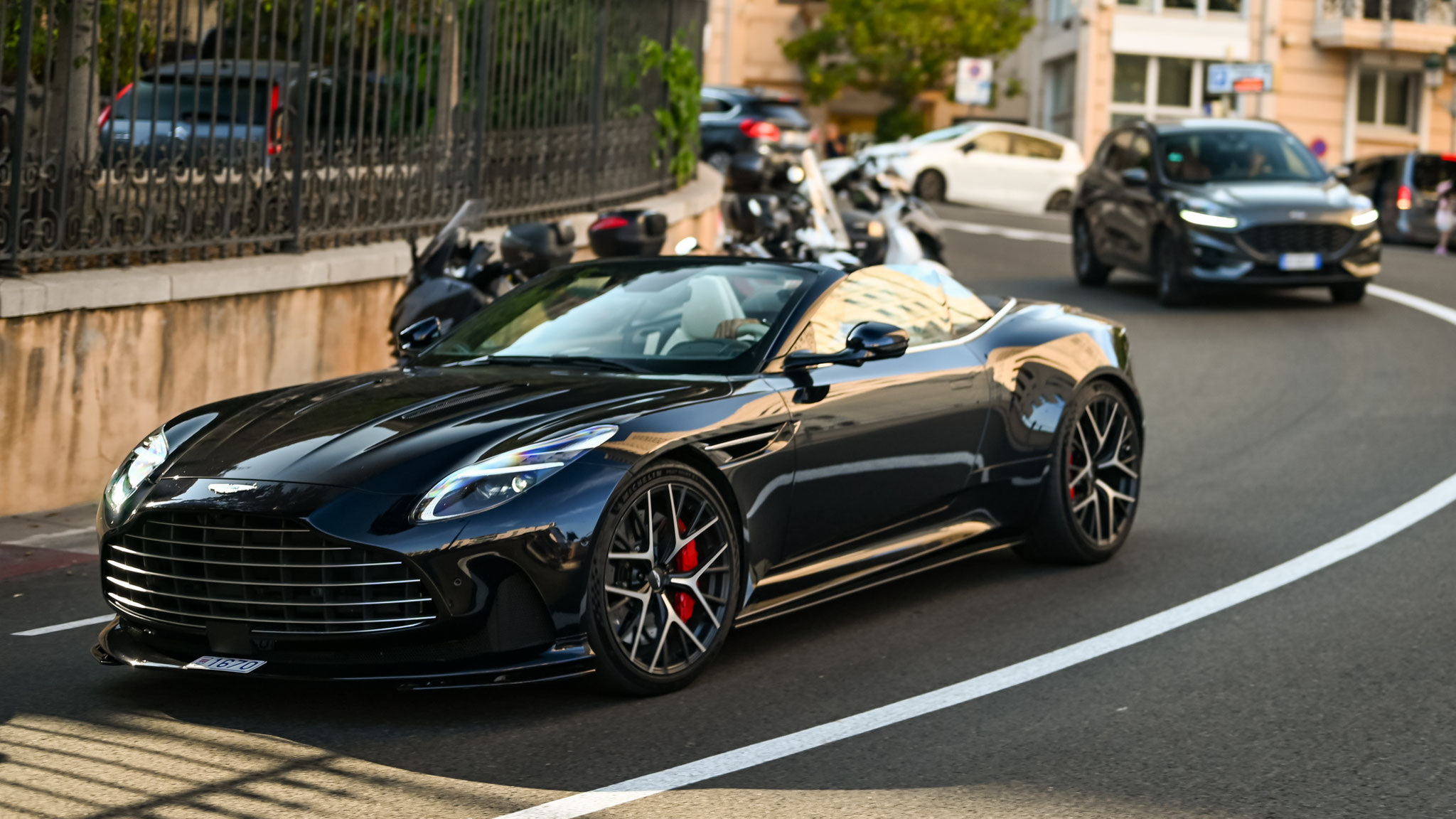 Aston Martin DB12 Volante - 1670 (MC)