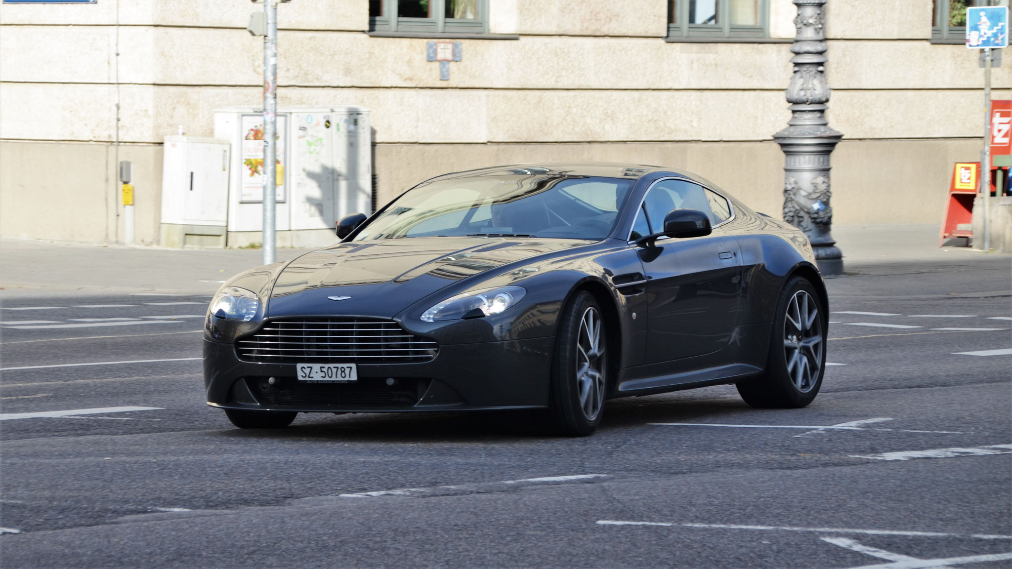 Aston Martin Vantage V8 - SZ50787 (CH)
