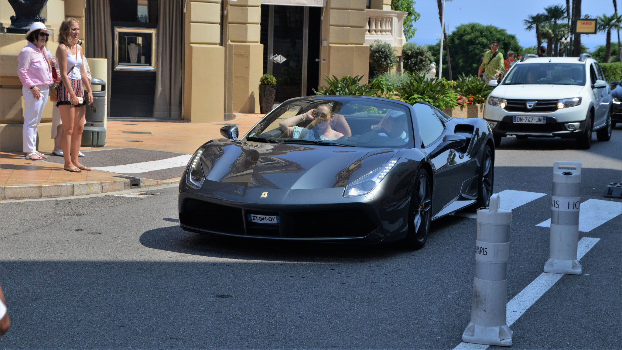 Ferrari 488 Spider - ET941QY-06 (FRA)