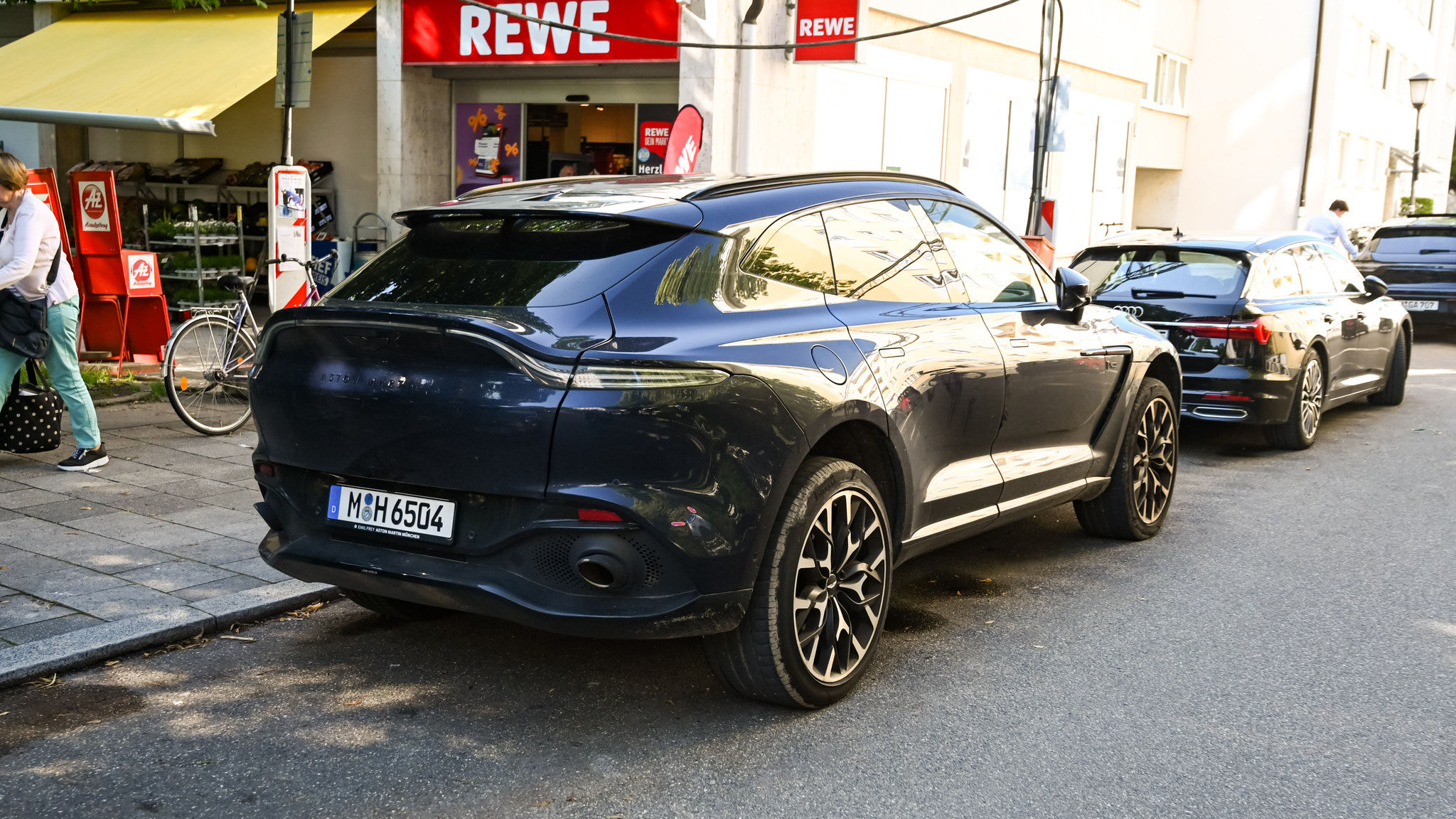 Aston Martin DBX - M-H6504