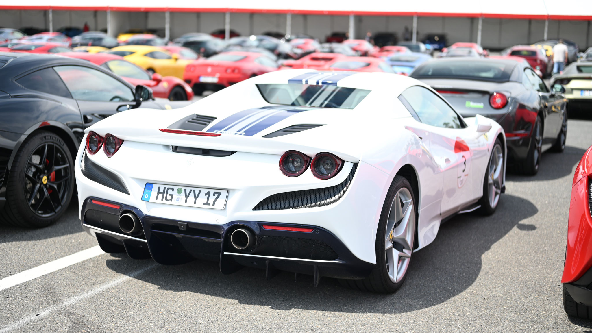 Ferrari F8 Spider - HG-YY17