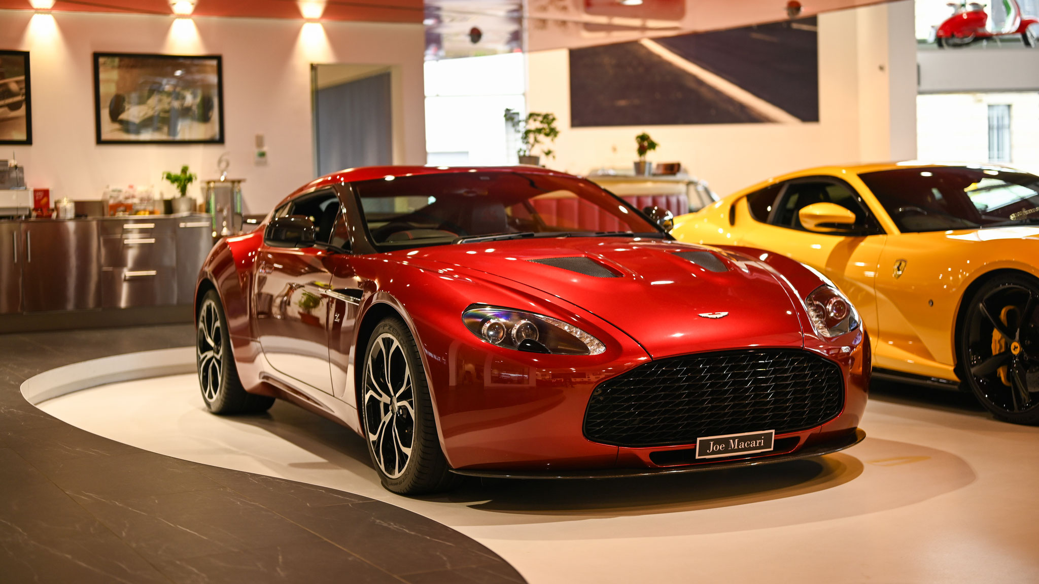 Aston Martin V12 Zagato - LX61HHV (GB)