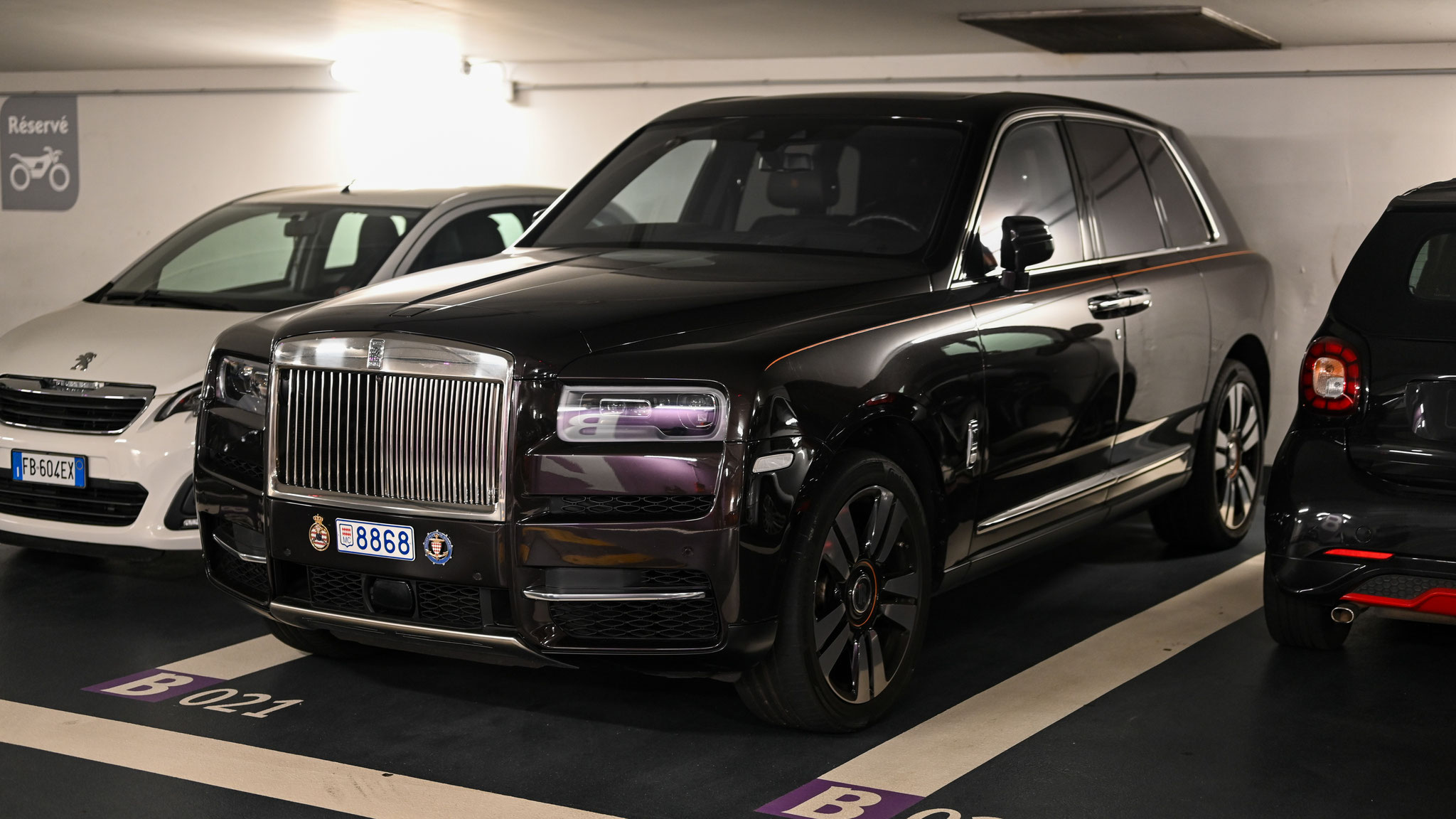 Rolls Royce Cullinan - 8868 (MC)