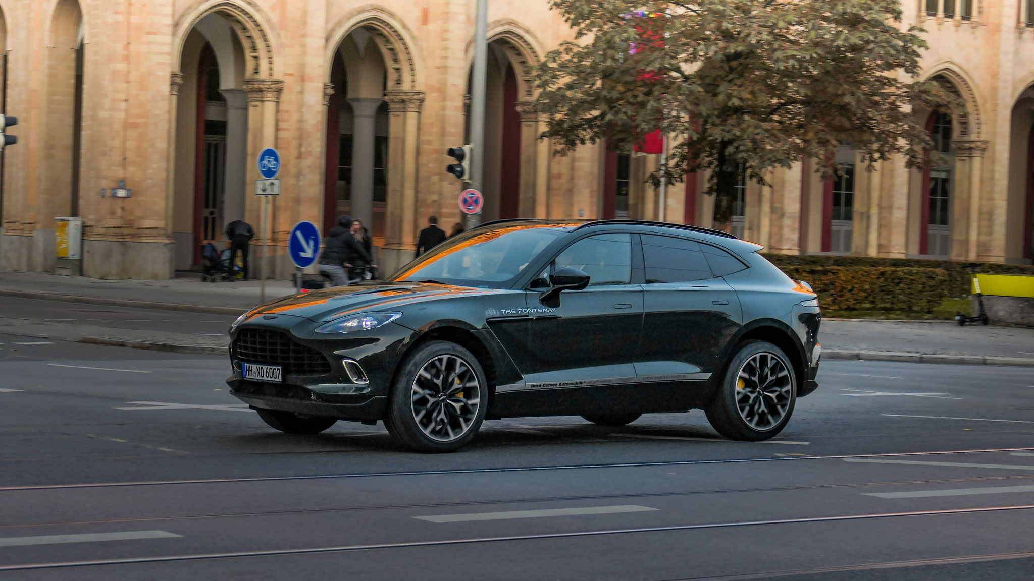 Aston Martin DBX - HH-NO6007