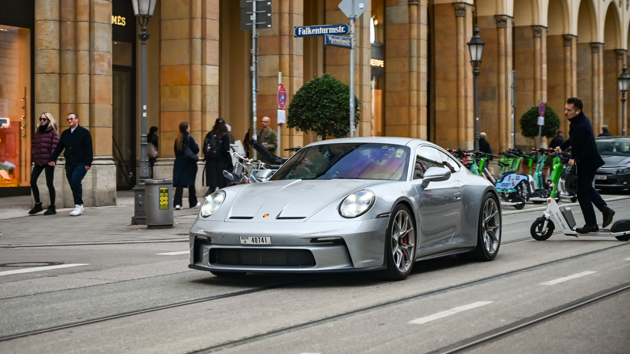 Porsche 992 GT3 Touring - H40741 (Dubai)