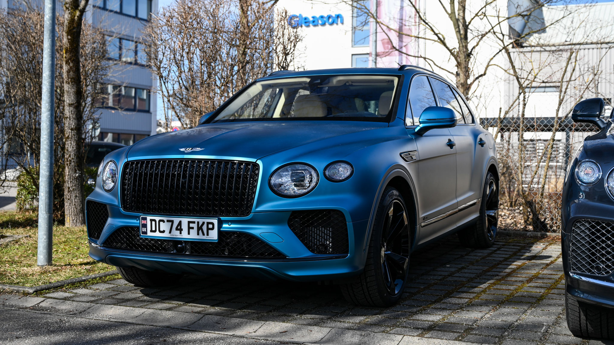 Bentley Bentayga - DV74KFP (GB)