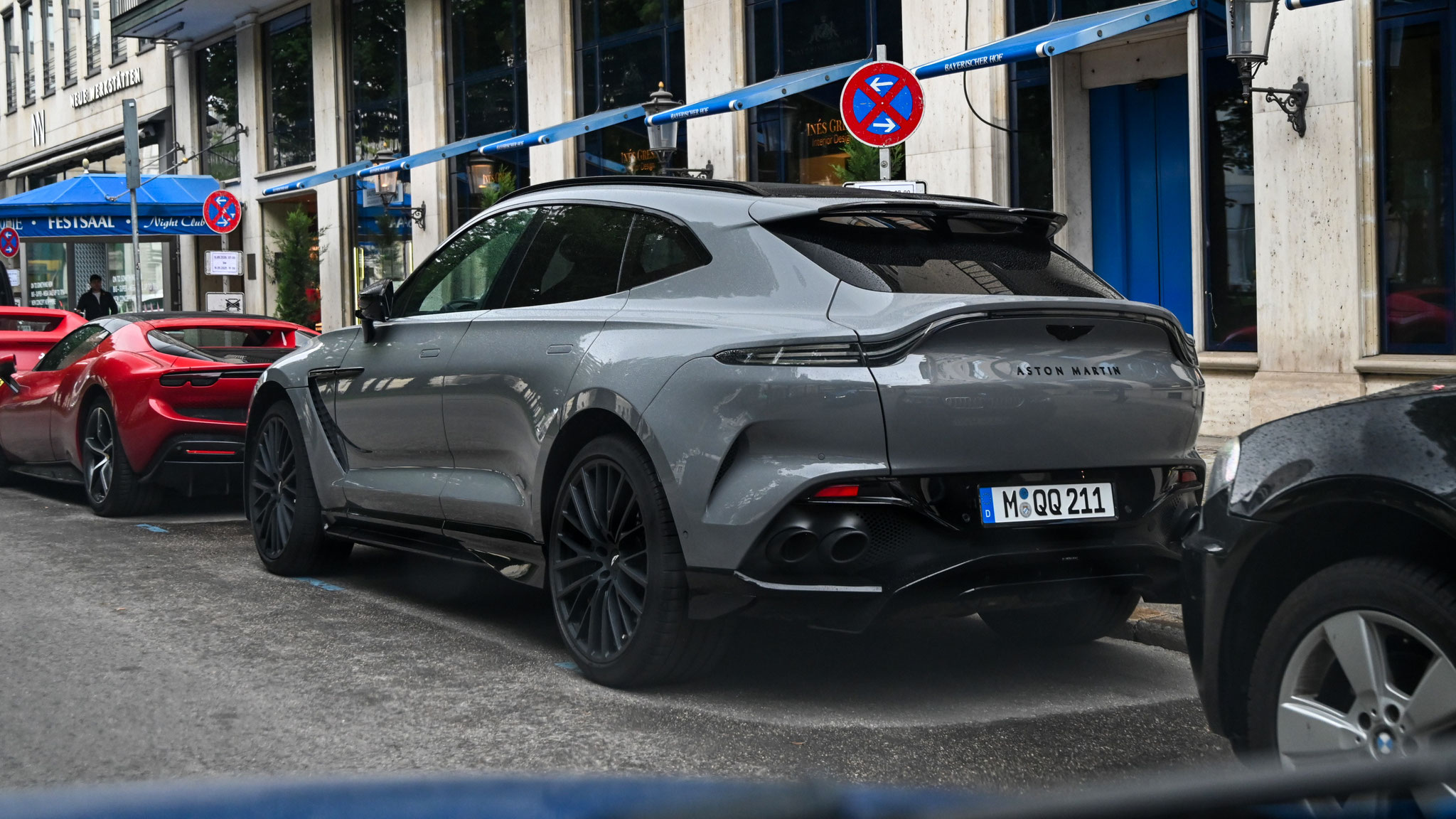Aston Martin DBX 707 - 