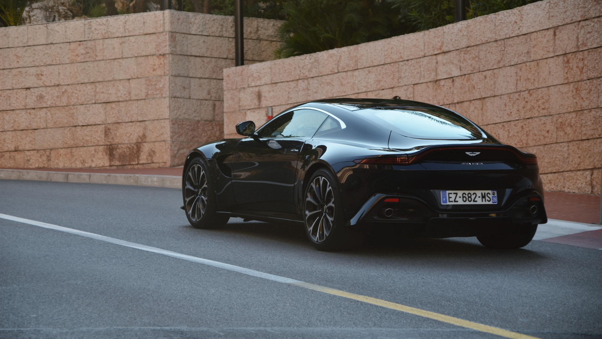 Aston Martin Vantage - EZ682MS-28 (FRA)