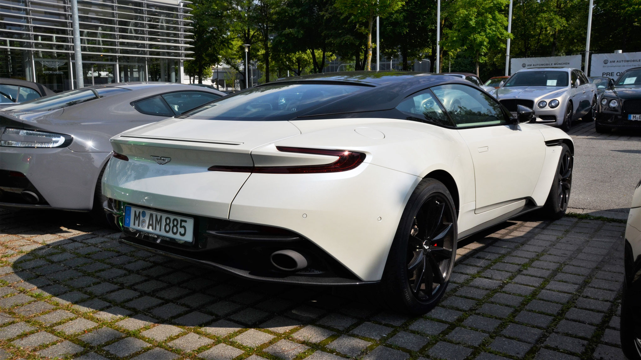 Aston Martin DB11 - M-AM885
