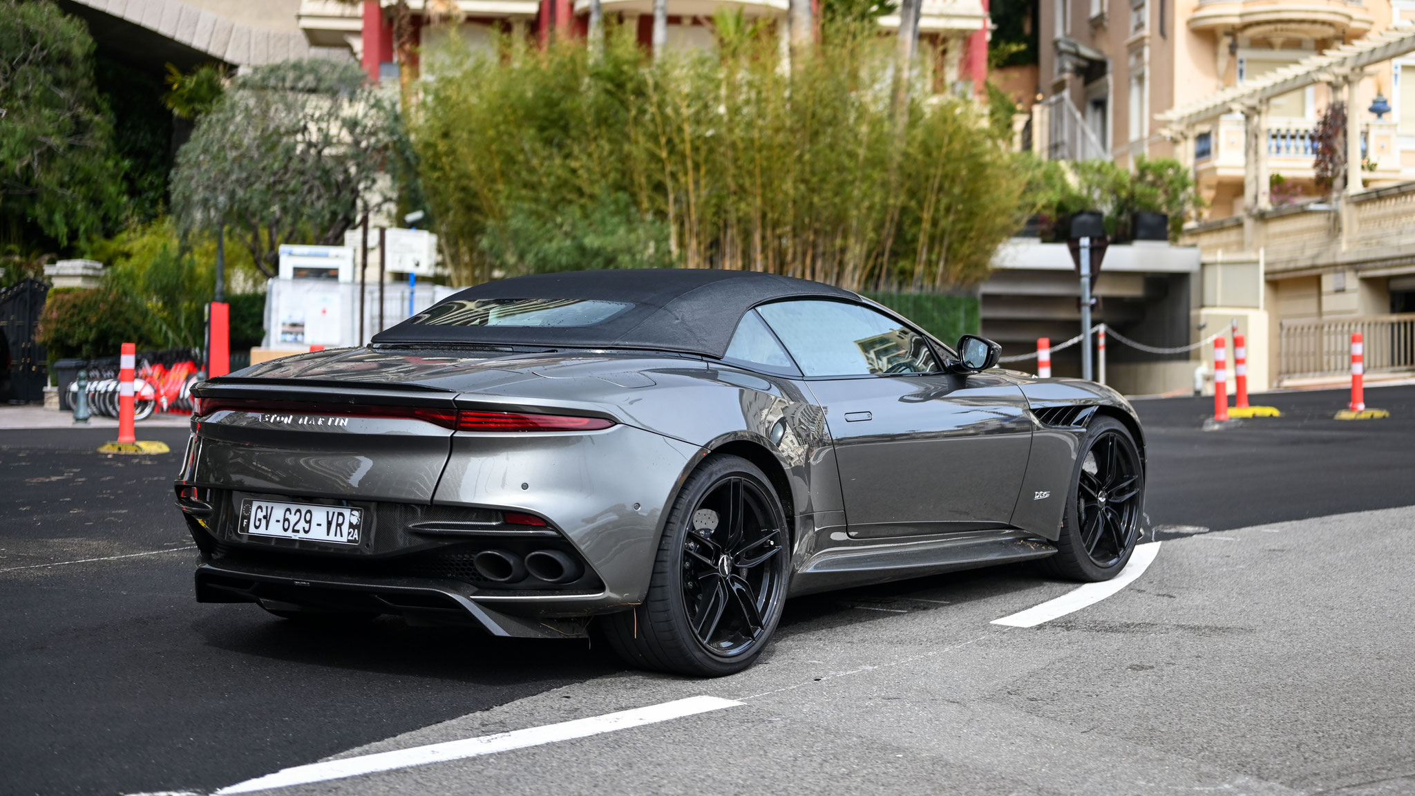 Aston Martin DBS Superleggera Volante - GV629VR-2A (FRA)