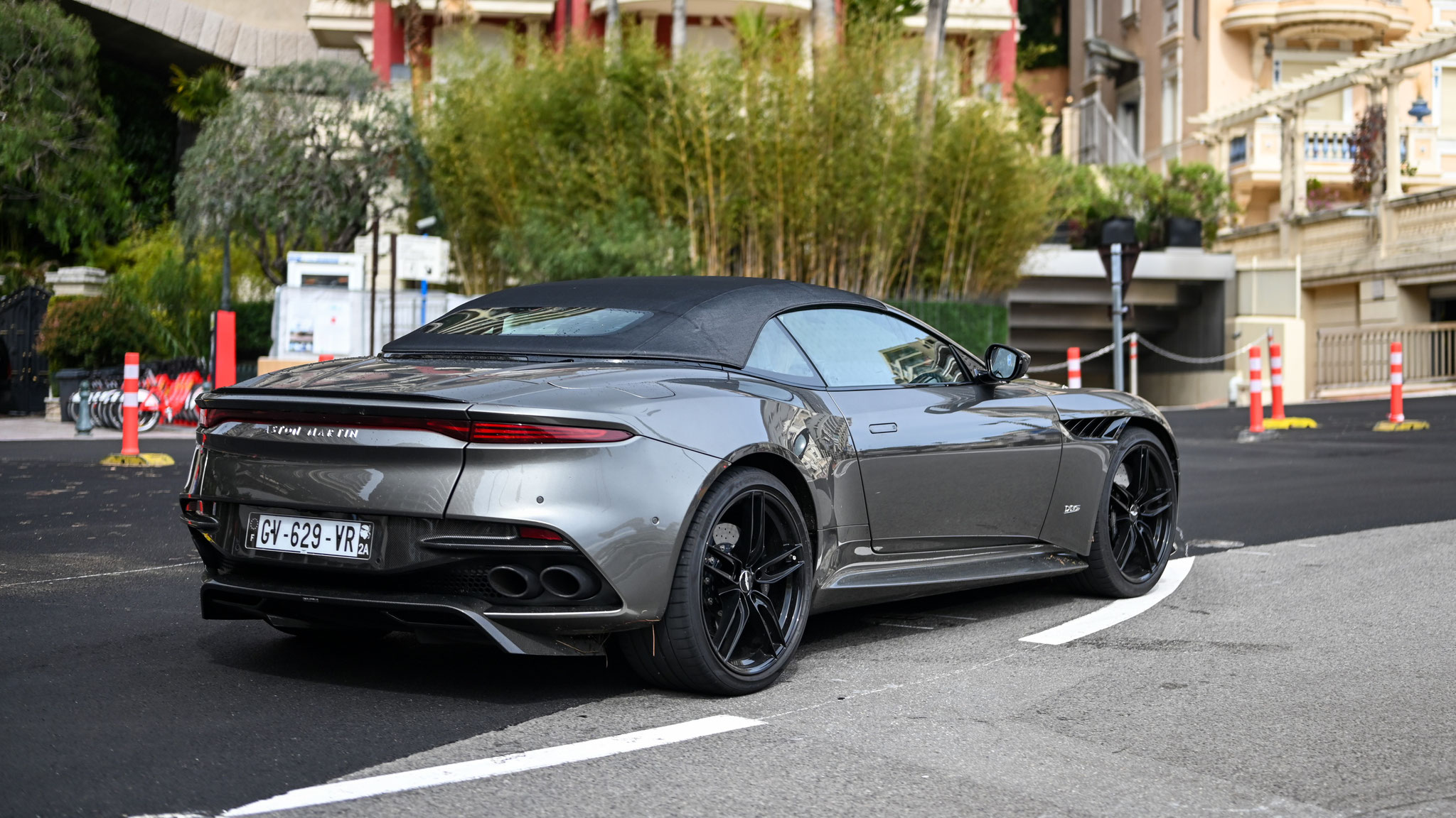 Aston Martin DBS Superleggera Volante - GV629VR-2A (FRA)
