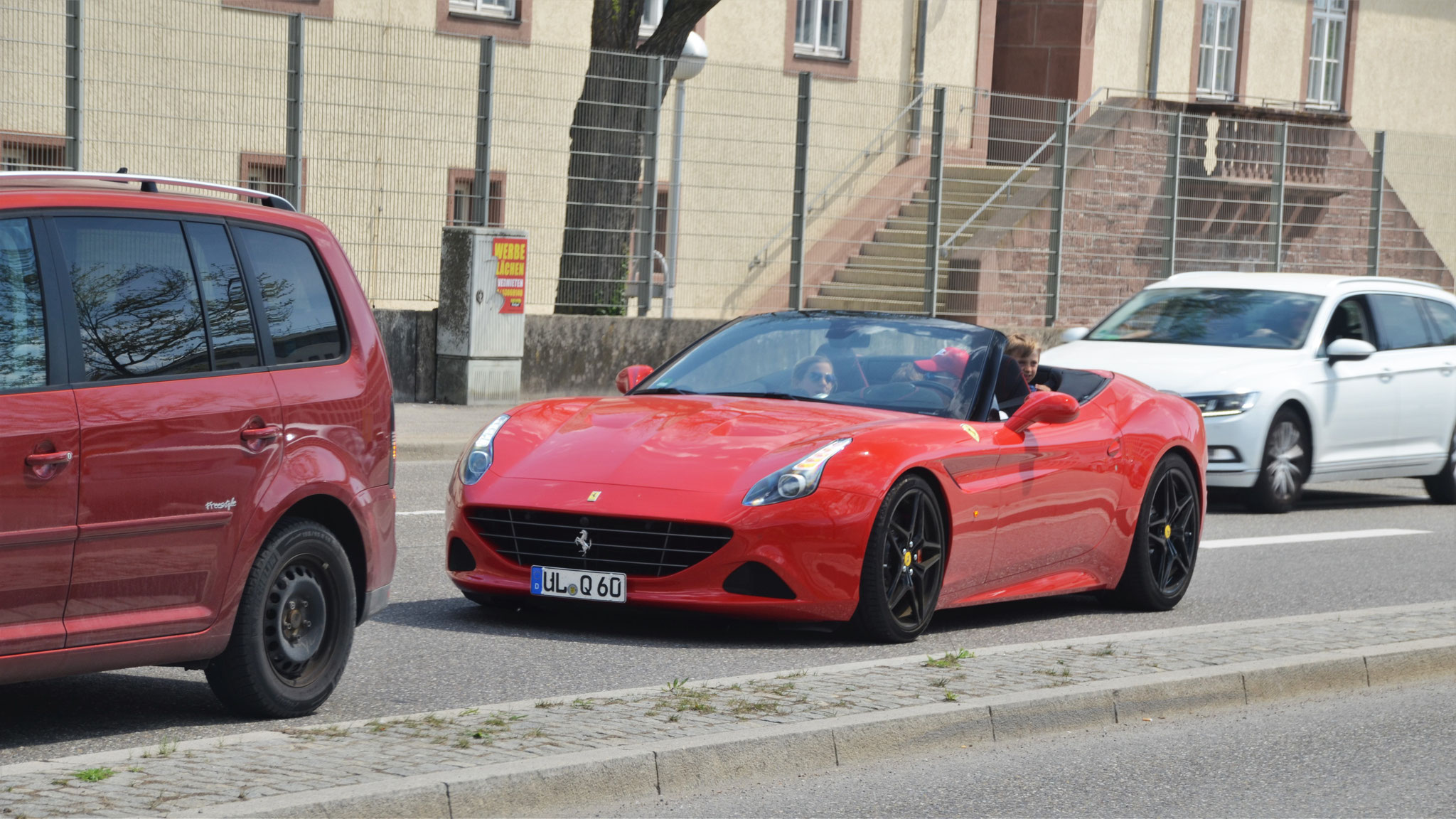 Ferrari California T - UL-Q60