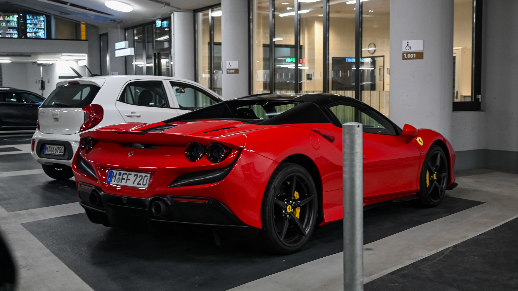 Ferrari F8 Spider - M-FF720