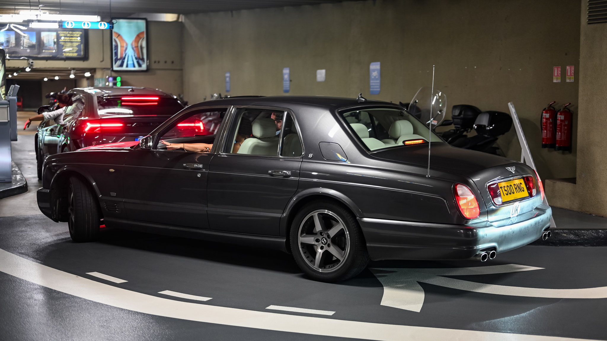 Bentley Arnage - T500RNG (GB)
