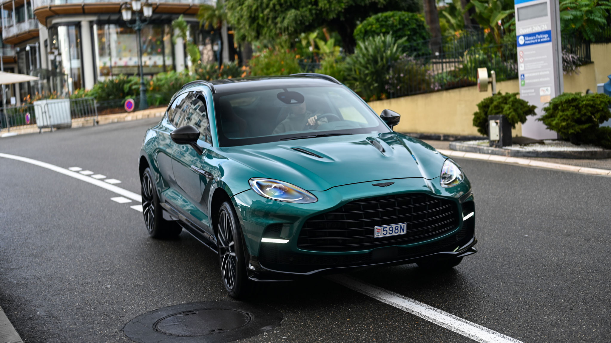 Aston Martin DBX 707 - 598N (MC)