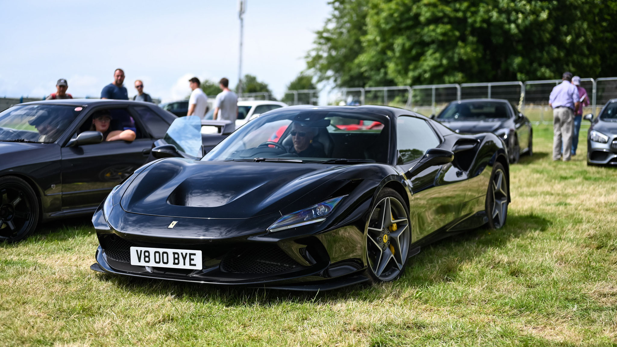 Ferrari F8 Spider - V800BYE (GB)