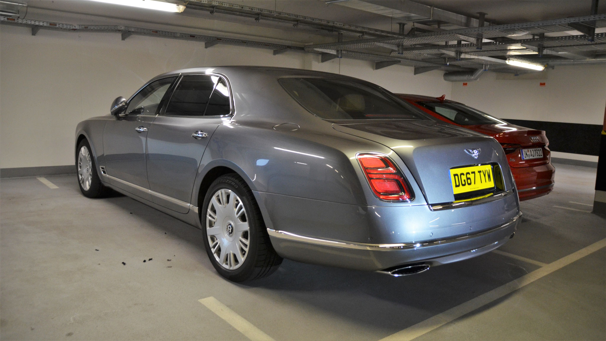 Bentley Mulsanne - DG67TYW (GB)