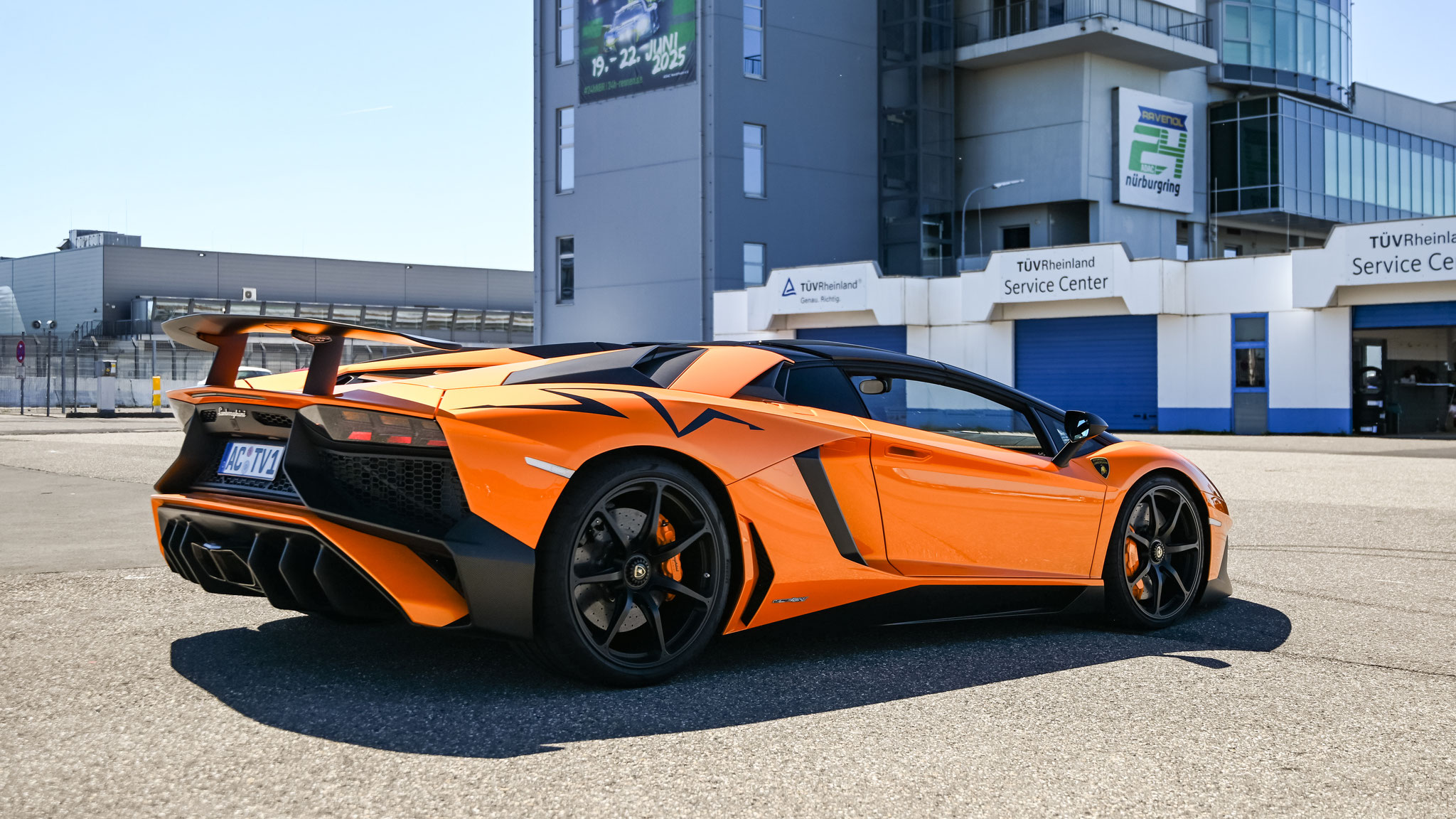 Lamborghini Aventador LP-750-4 SV Roadster - AC-TV1