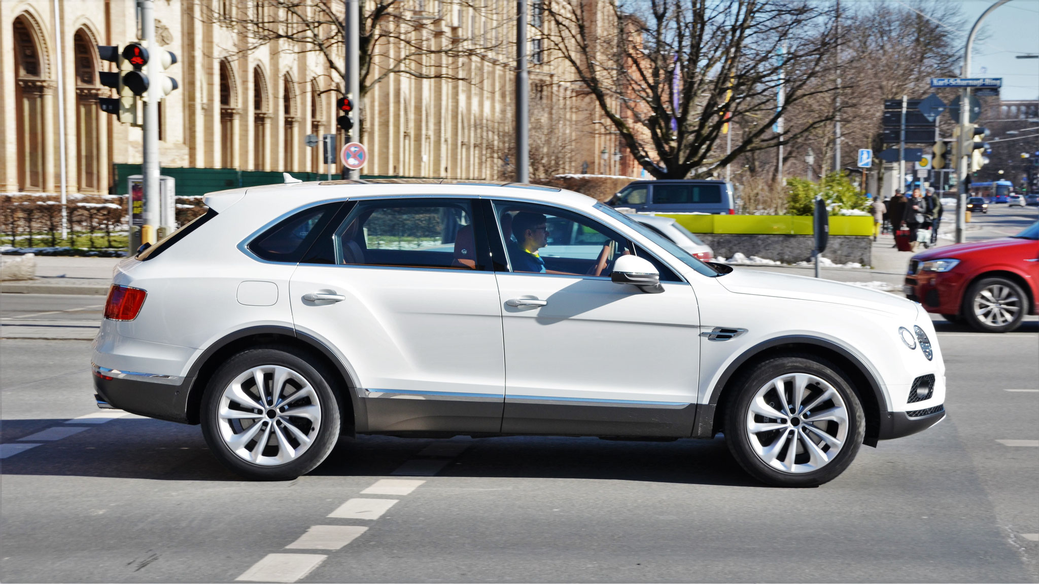 Bentley Bentayga - DF67BWV (GB)