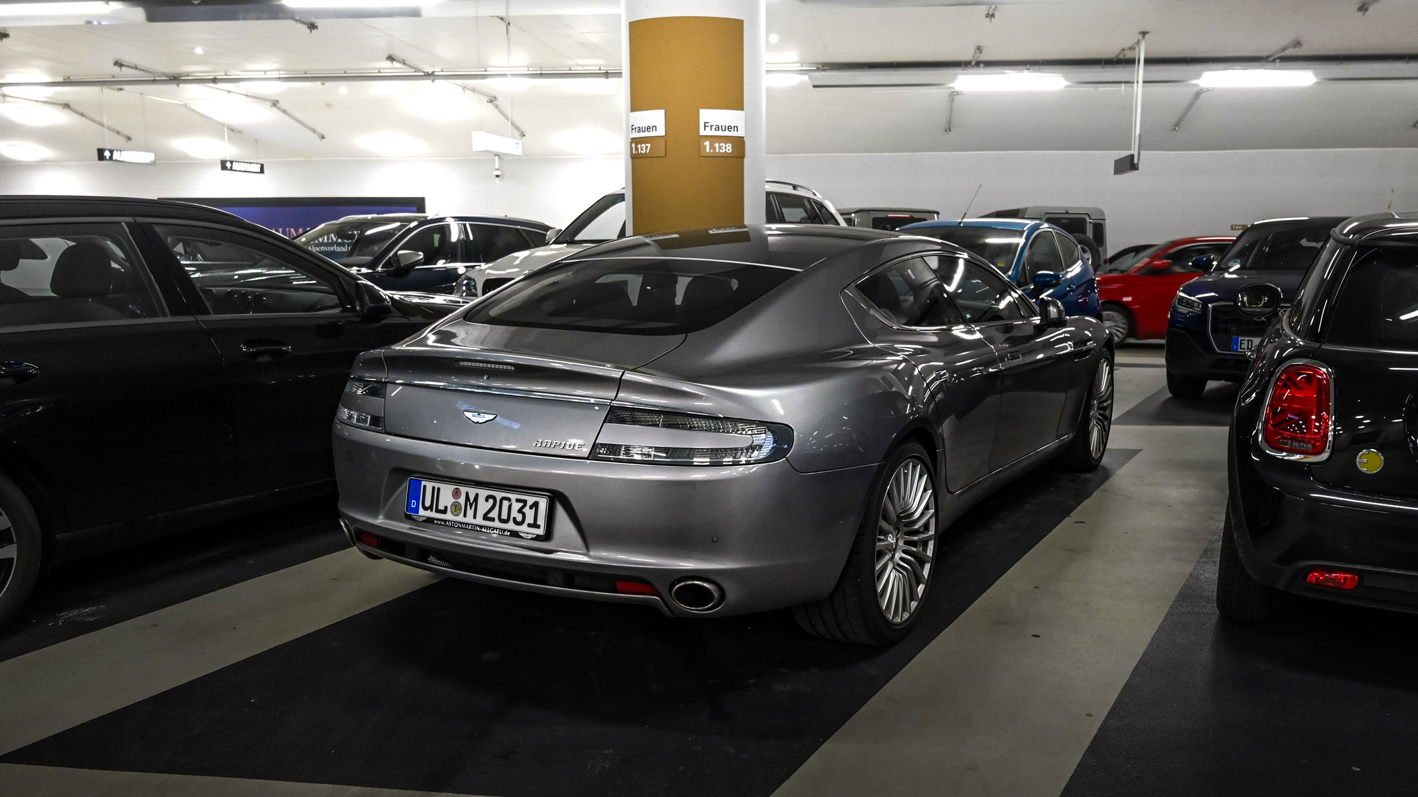 Aston Martin Rapide - UL-M2031