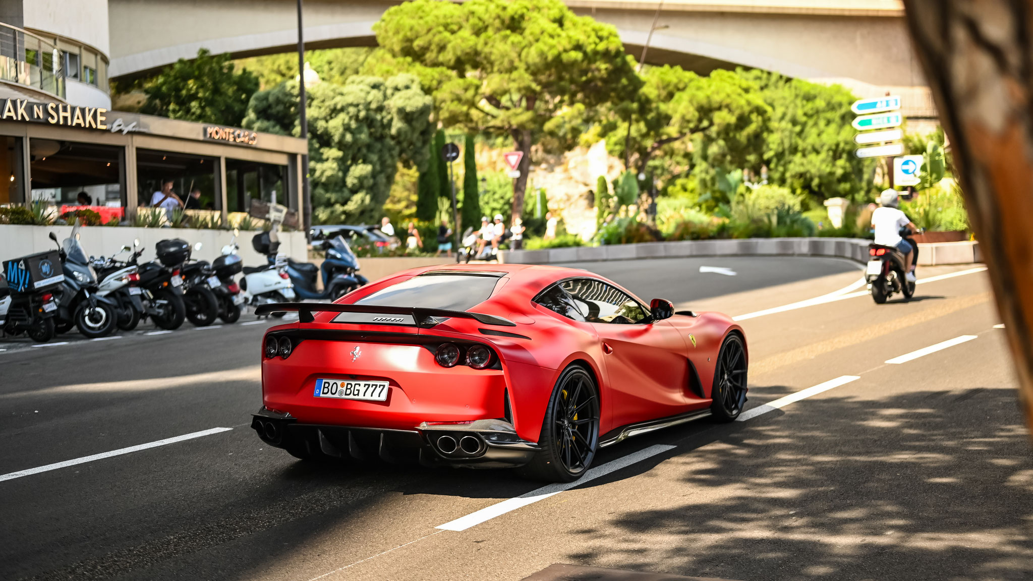 Ferrari 812 Superfast - BO-BG777