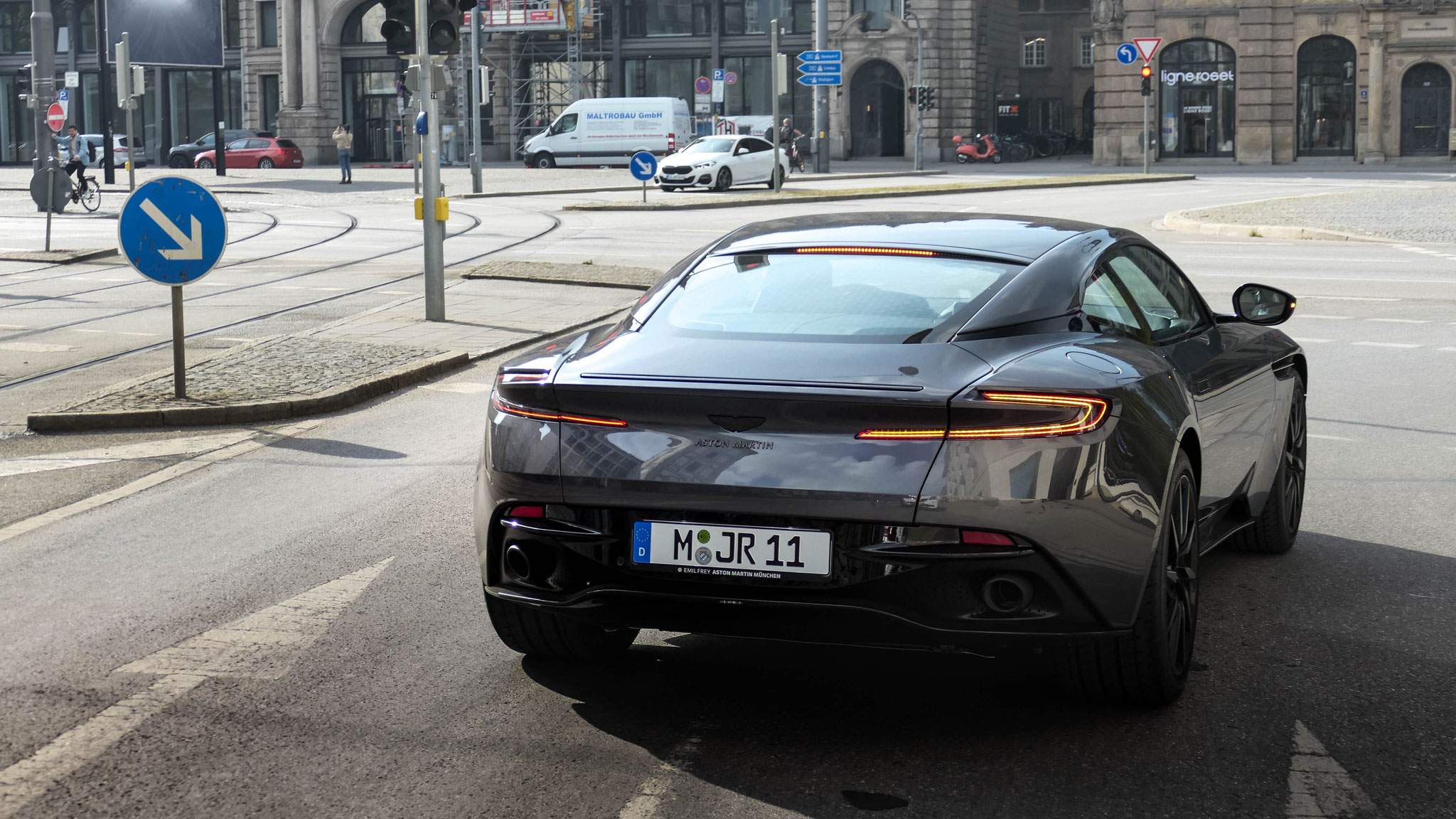 Aston Martin DB11 - M-JR11