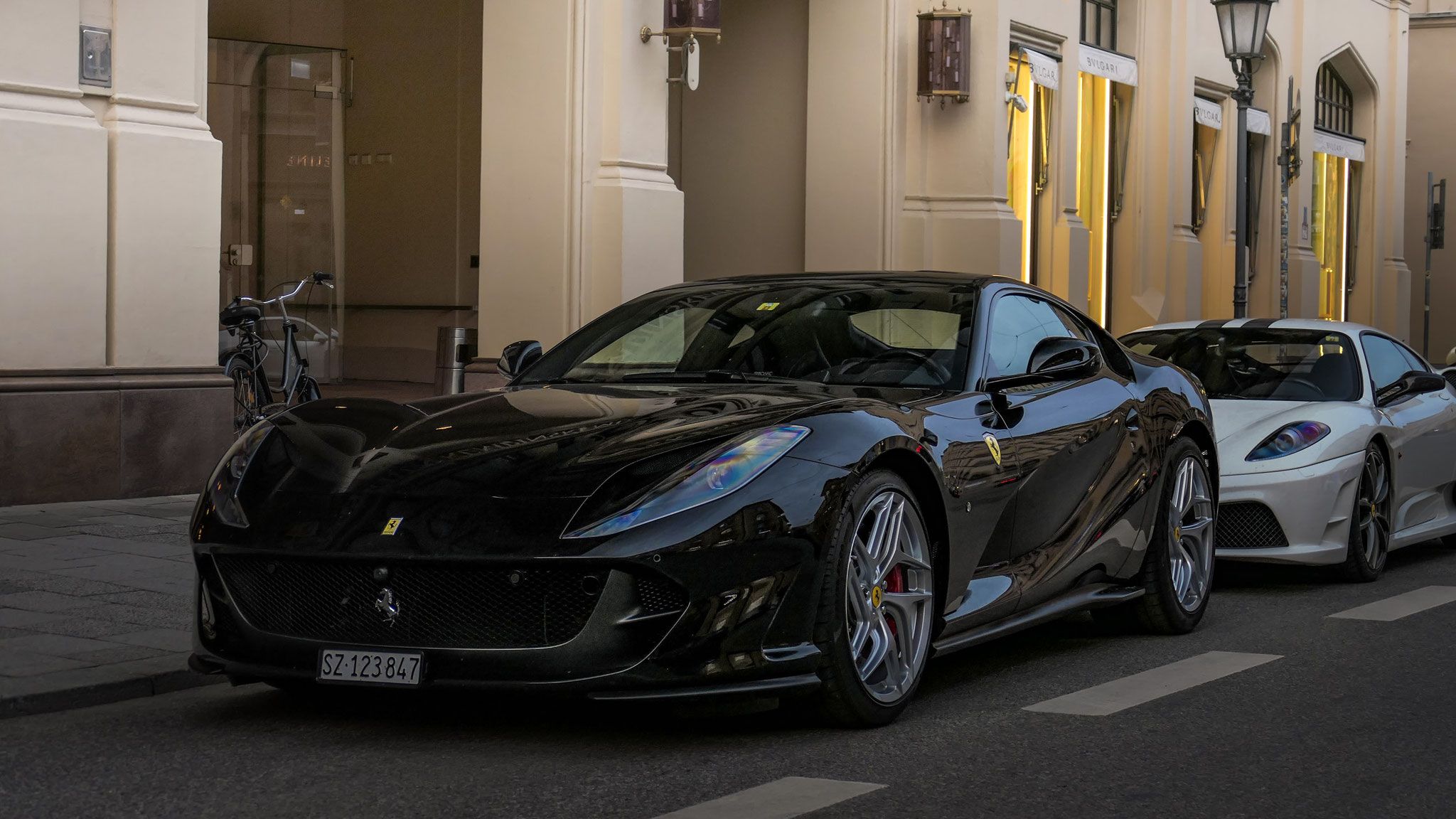 Ferrari 812 Superfast - SZ123847 (CH)