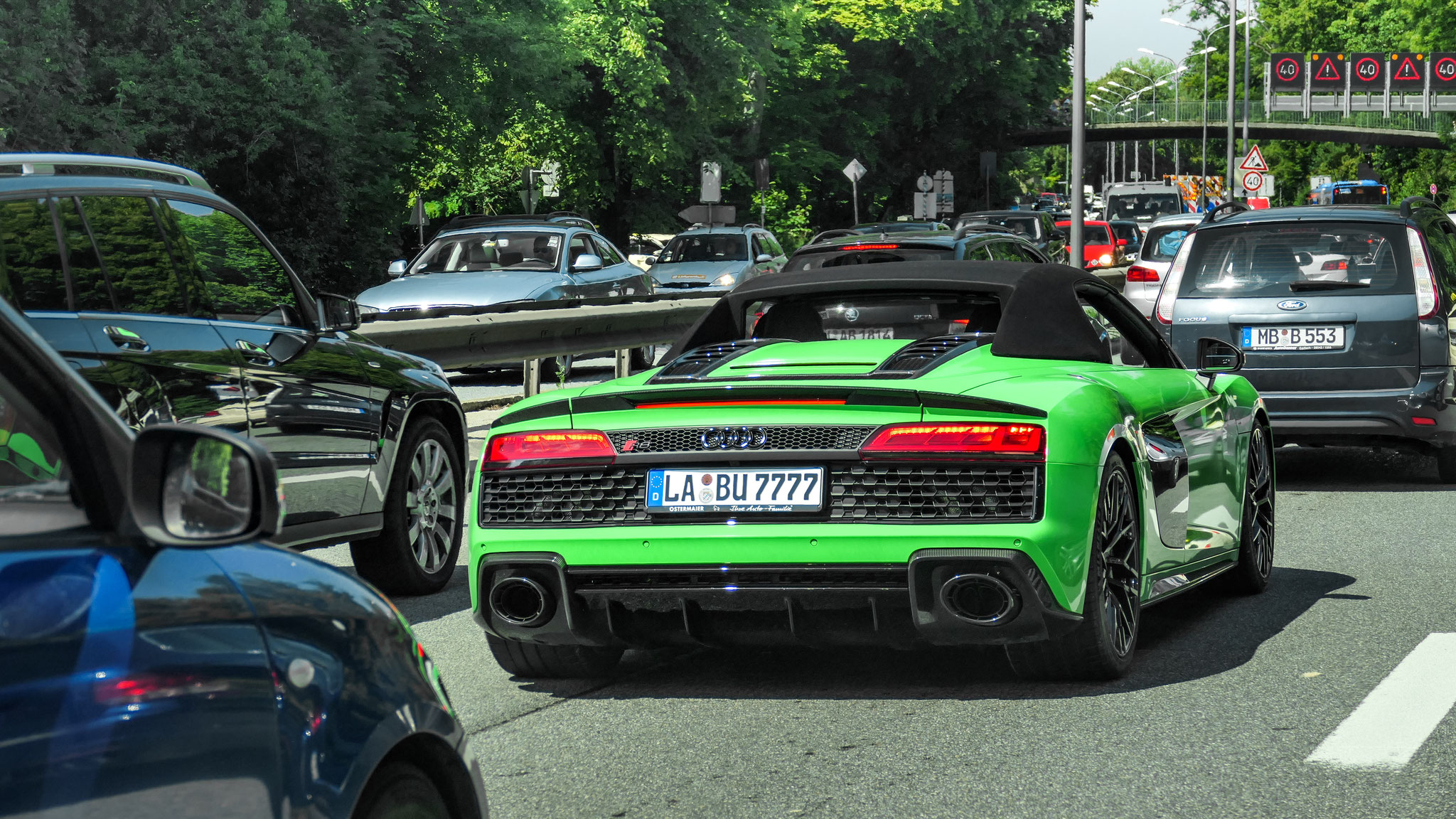 Audi R8 V10 Spyder - LA-BU7777