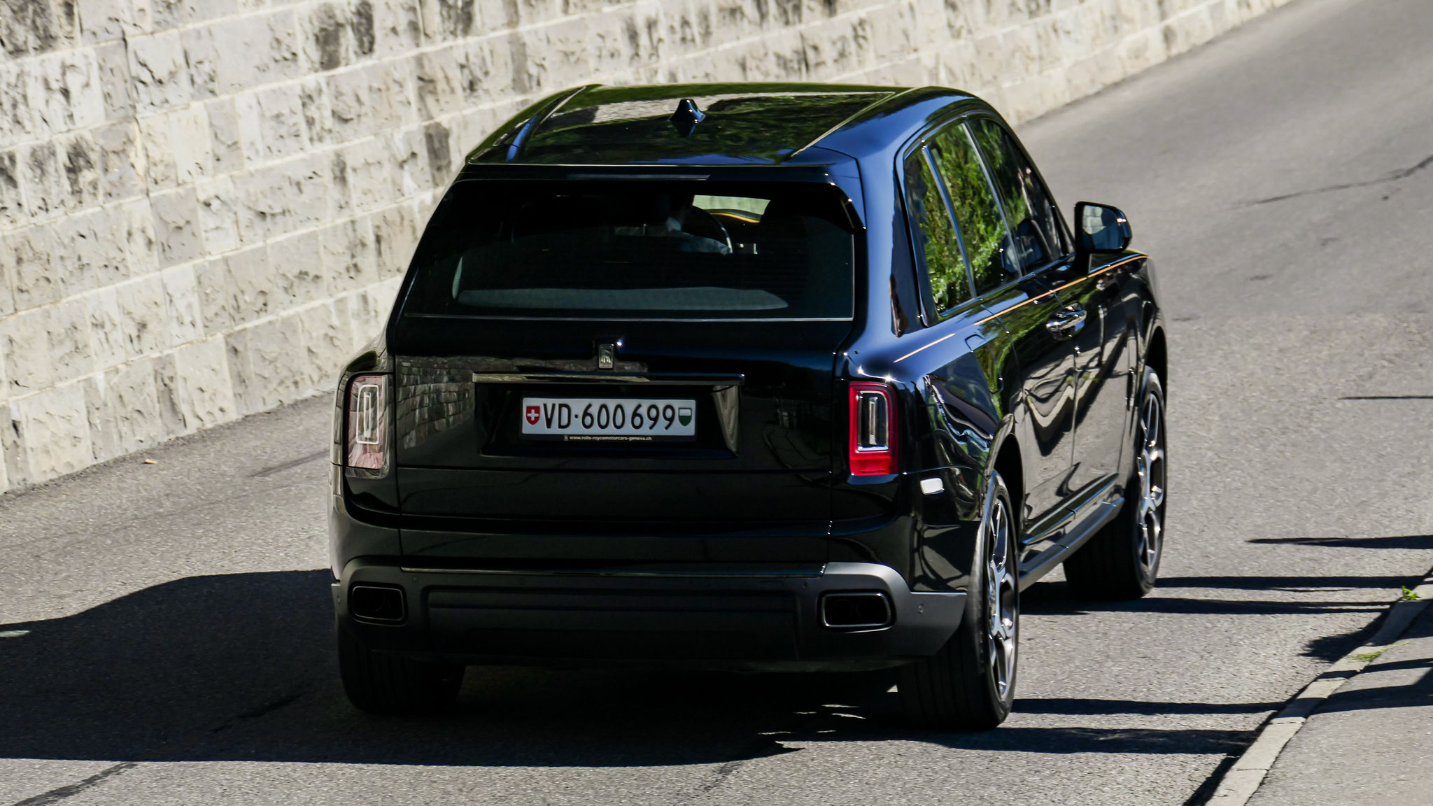 Rolls Royce Cullinan Black Badge - NW600699 (CH)