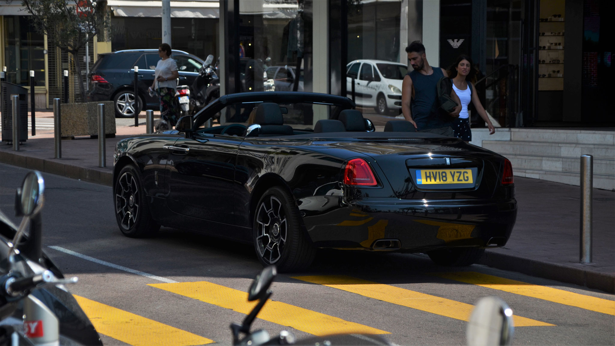 Rolls Royce Dawn Black Badge - HV18YZG (GB)