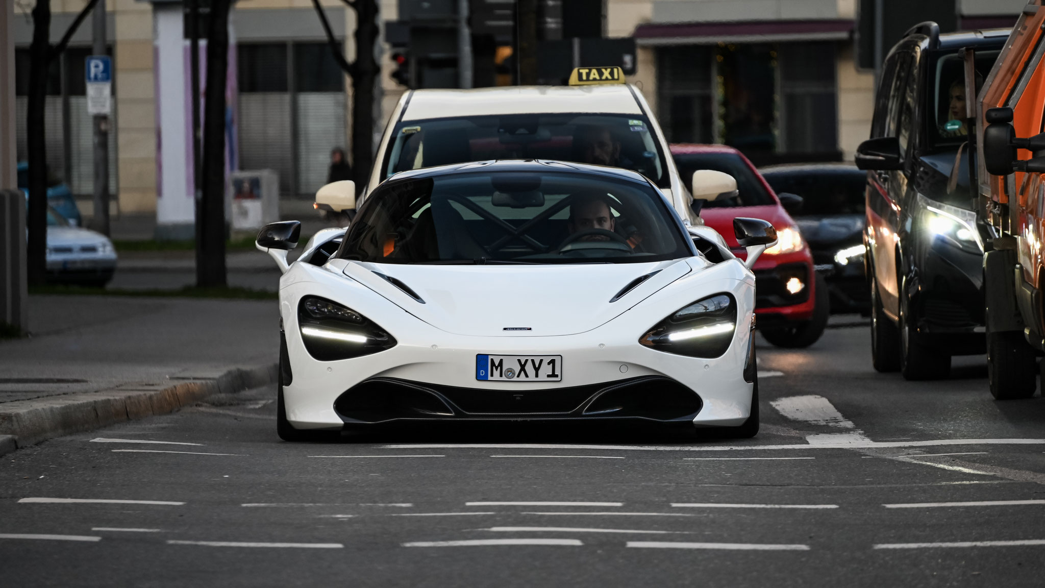 McLaren 720S - M-XY1