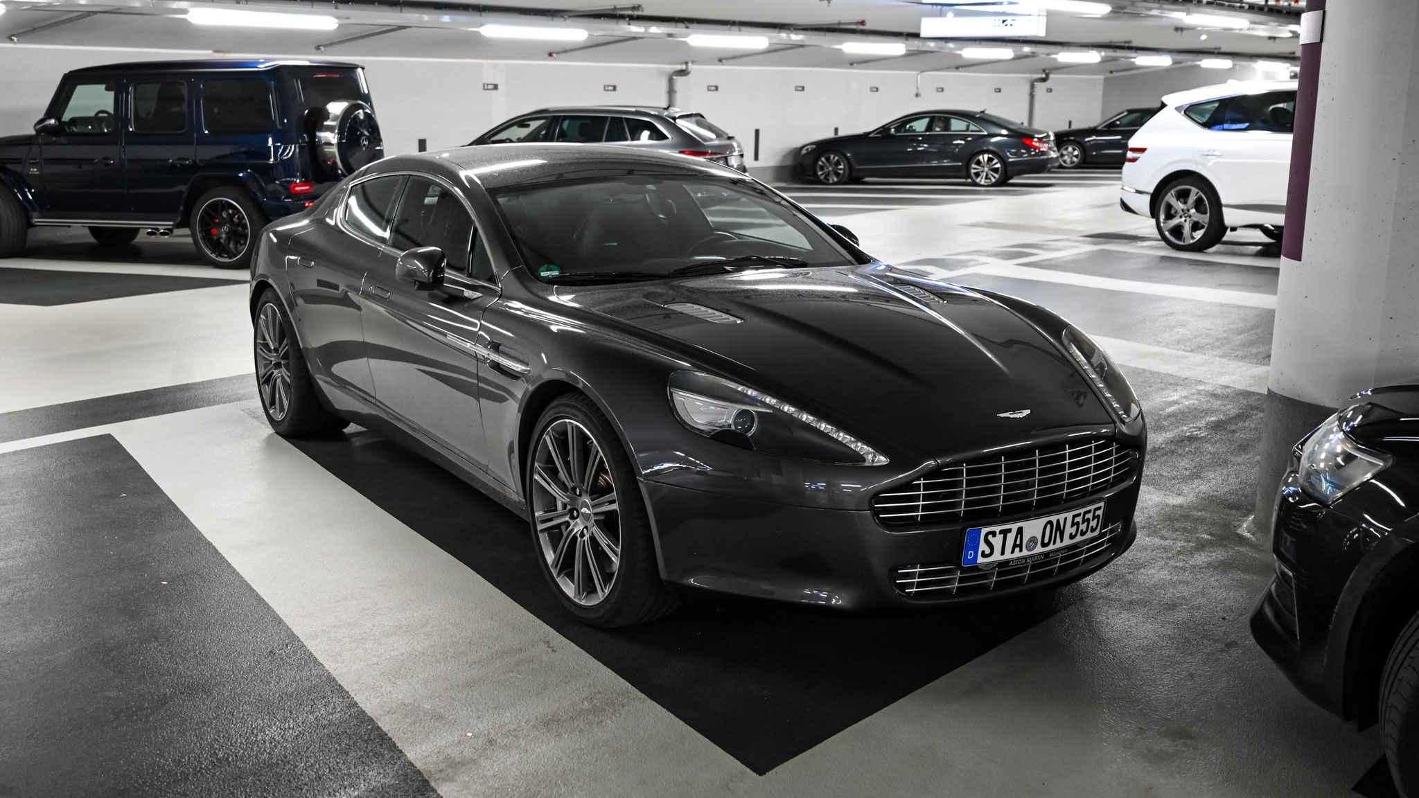 Aston Martin Rapide - STA-ON555