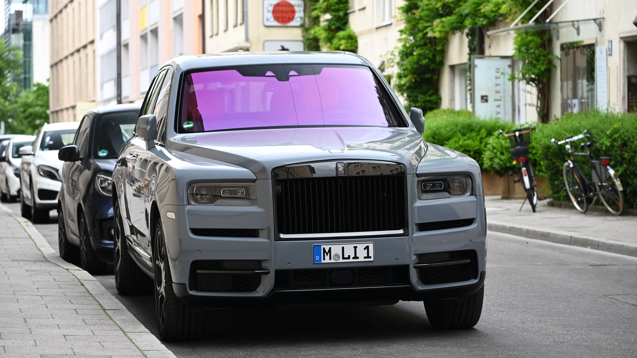 Rolls Royce Cullinan - M-LI1