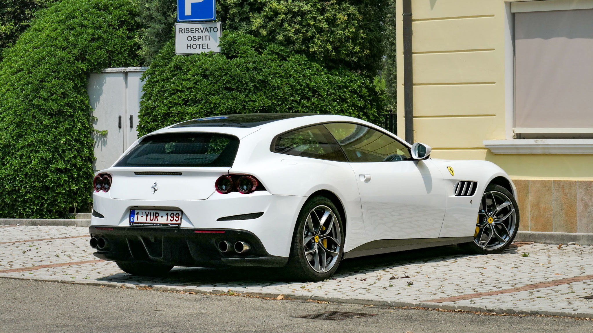 Ferrari GTC4 Lusso - 1YUR199 (BEL)
