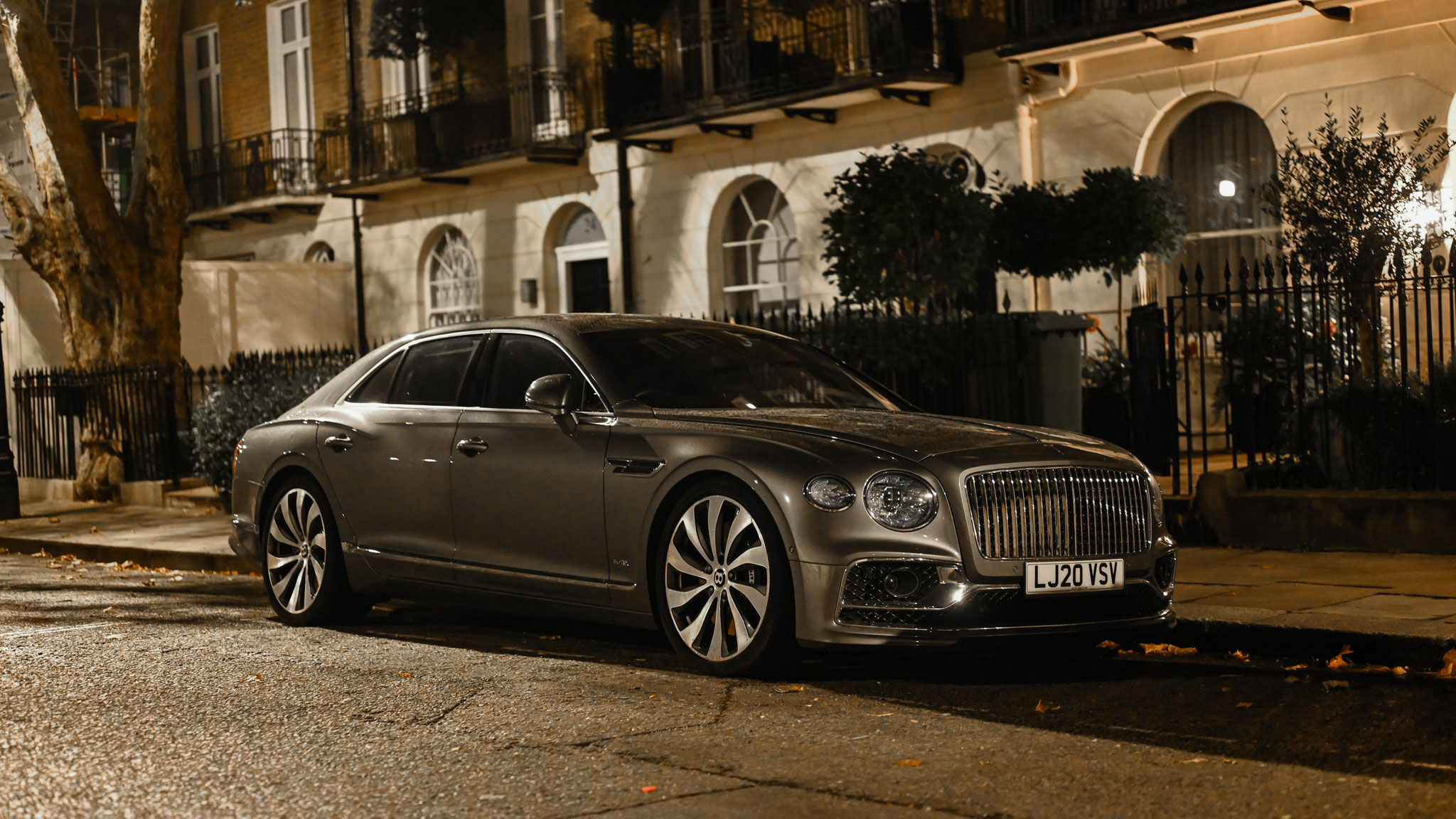 Bentley Flying Spur - LJ20VSV (GB)