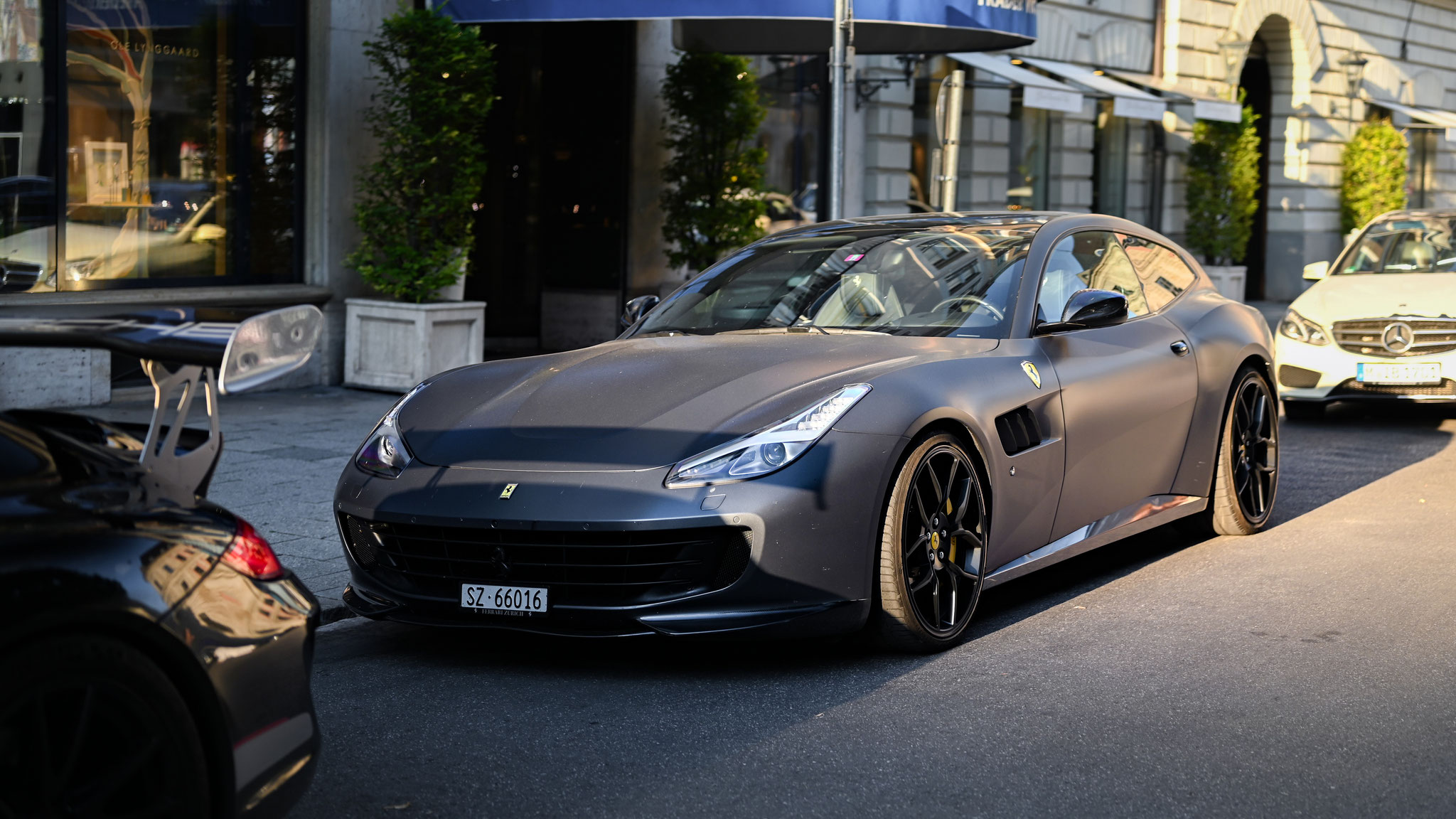 Ferrari GTC4 Lusso - SZ66016 (CH)