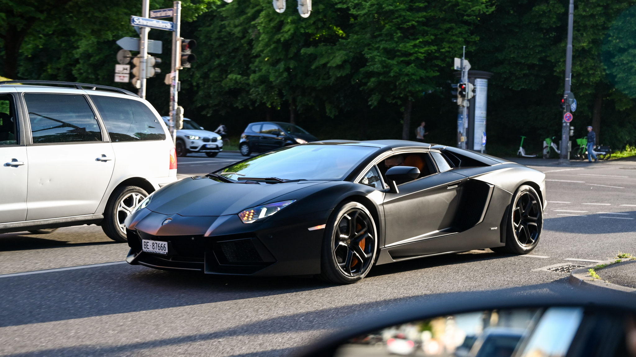 Lamborghini Aventador LP700-4 Roadster - BE87666 (CH)