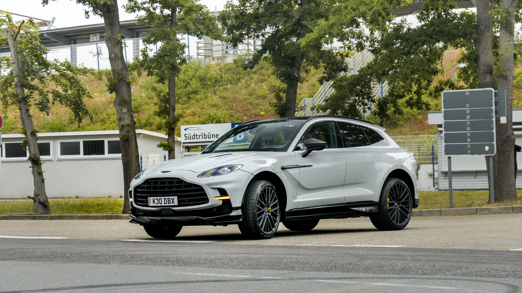 Aston Martin DBX 707 - K30DBX (GB)