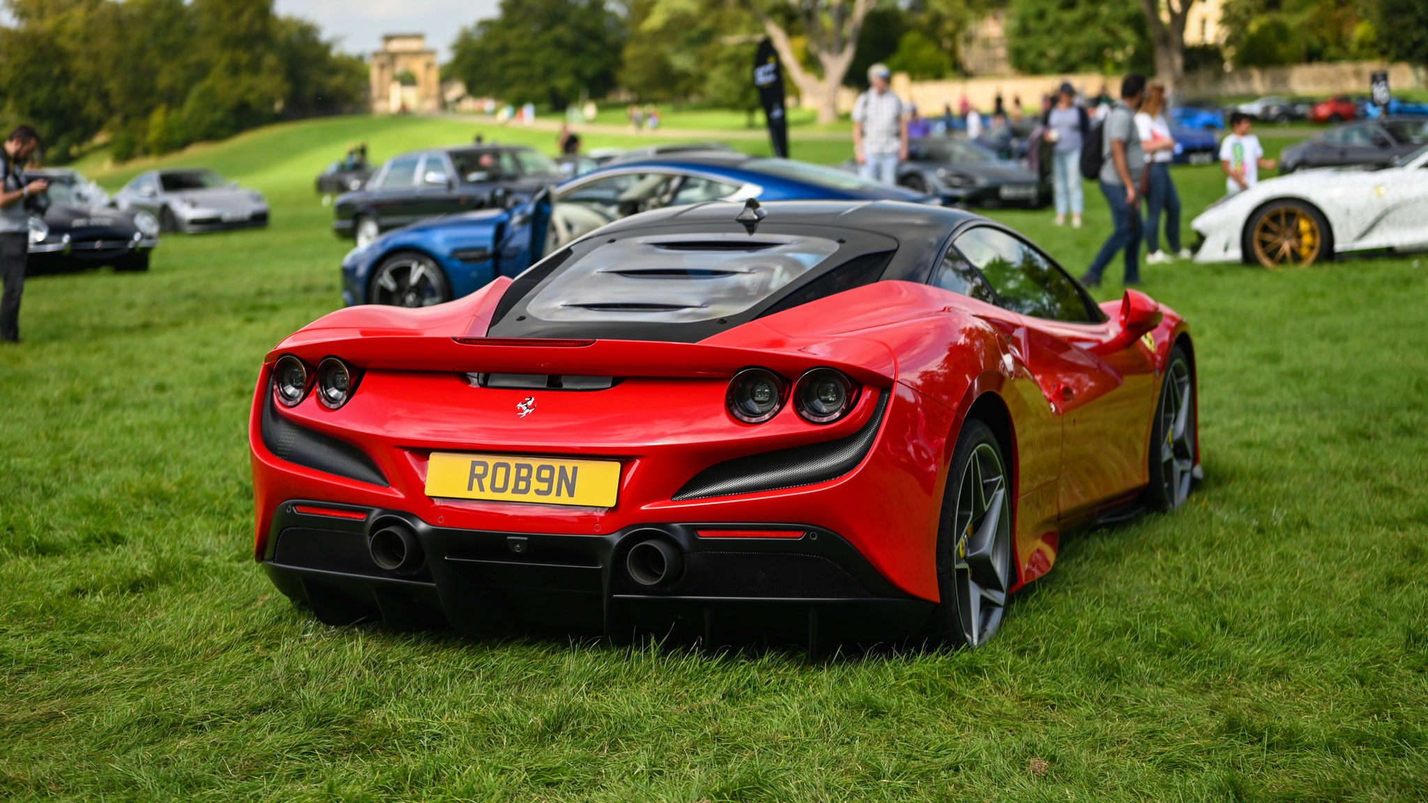 Ferrari F8 Tributo - ROB9N (GB)