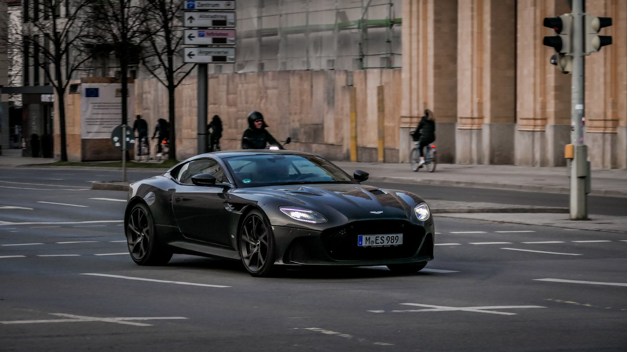 Aston Martin DBS Superleggera - M-ES989