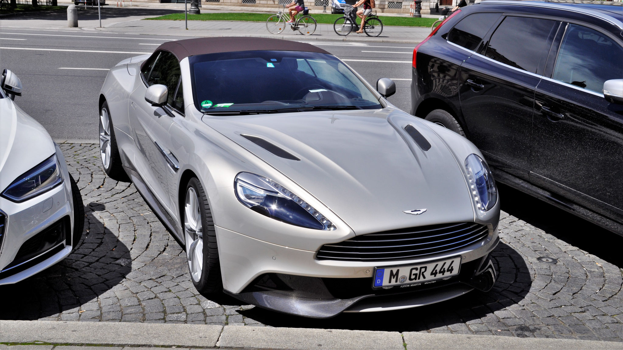Aston Martin Vanquish Volante - M-GR444